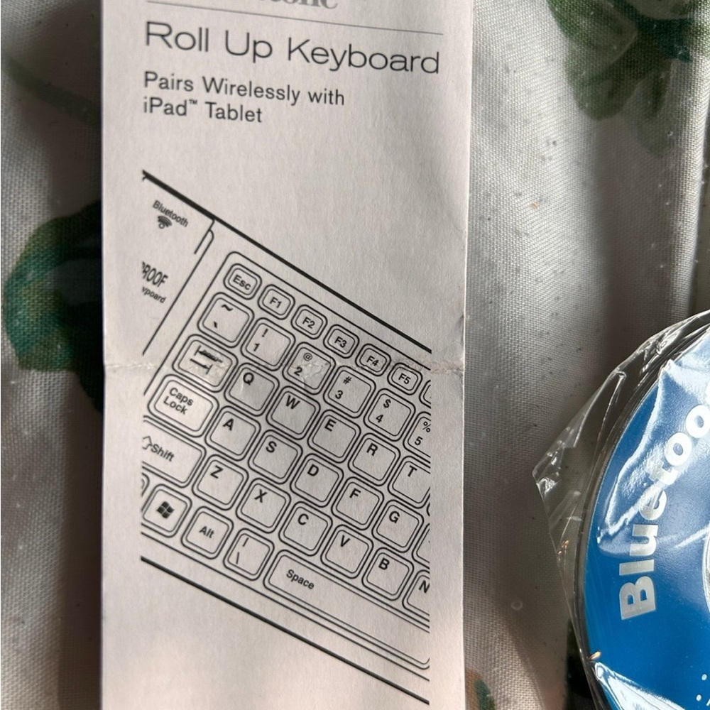 Pink Bluetooth Roll-Up Keyboard - Picture 4 of 7